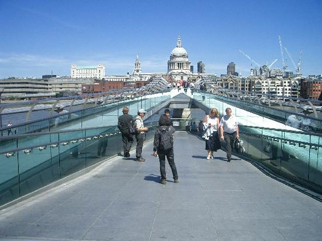 Place Millennium Bridge