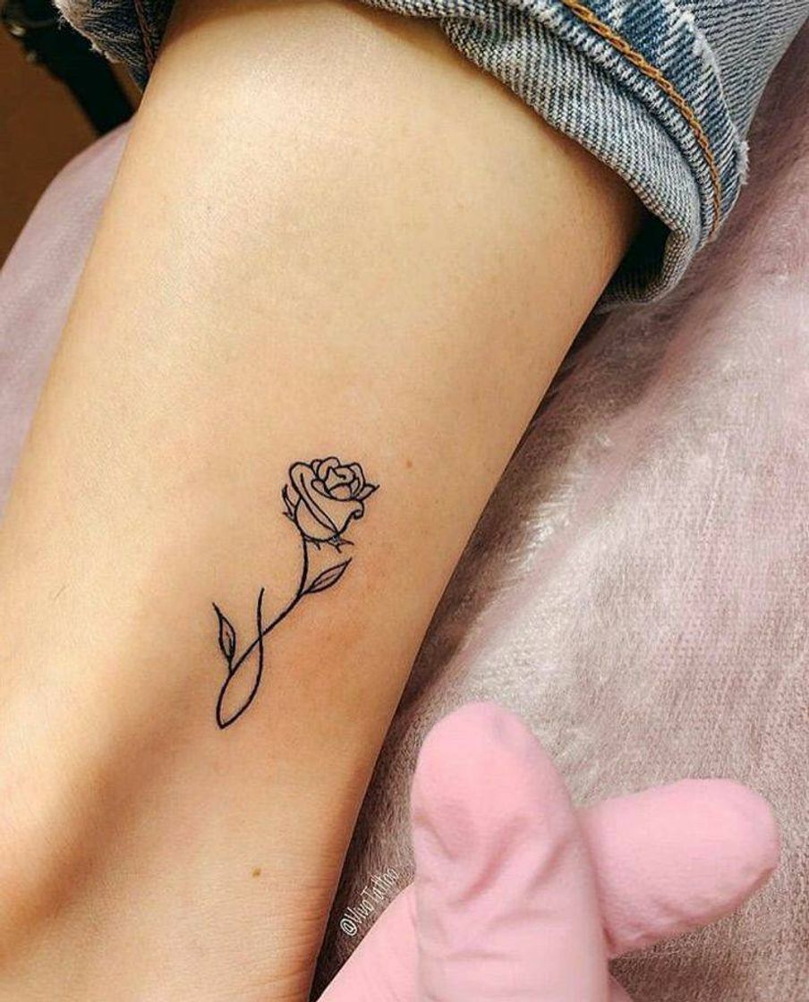 Moda Tatoo com rosa 🌹