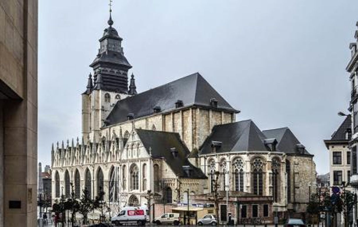 Place Église Notre-Dame de la Chapelle