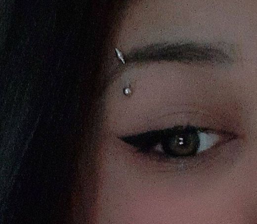 Piercing na sobrancelha😍