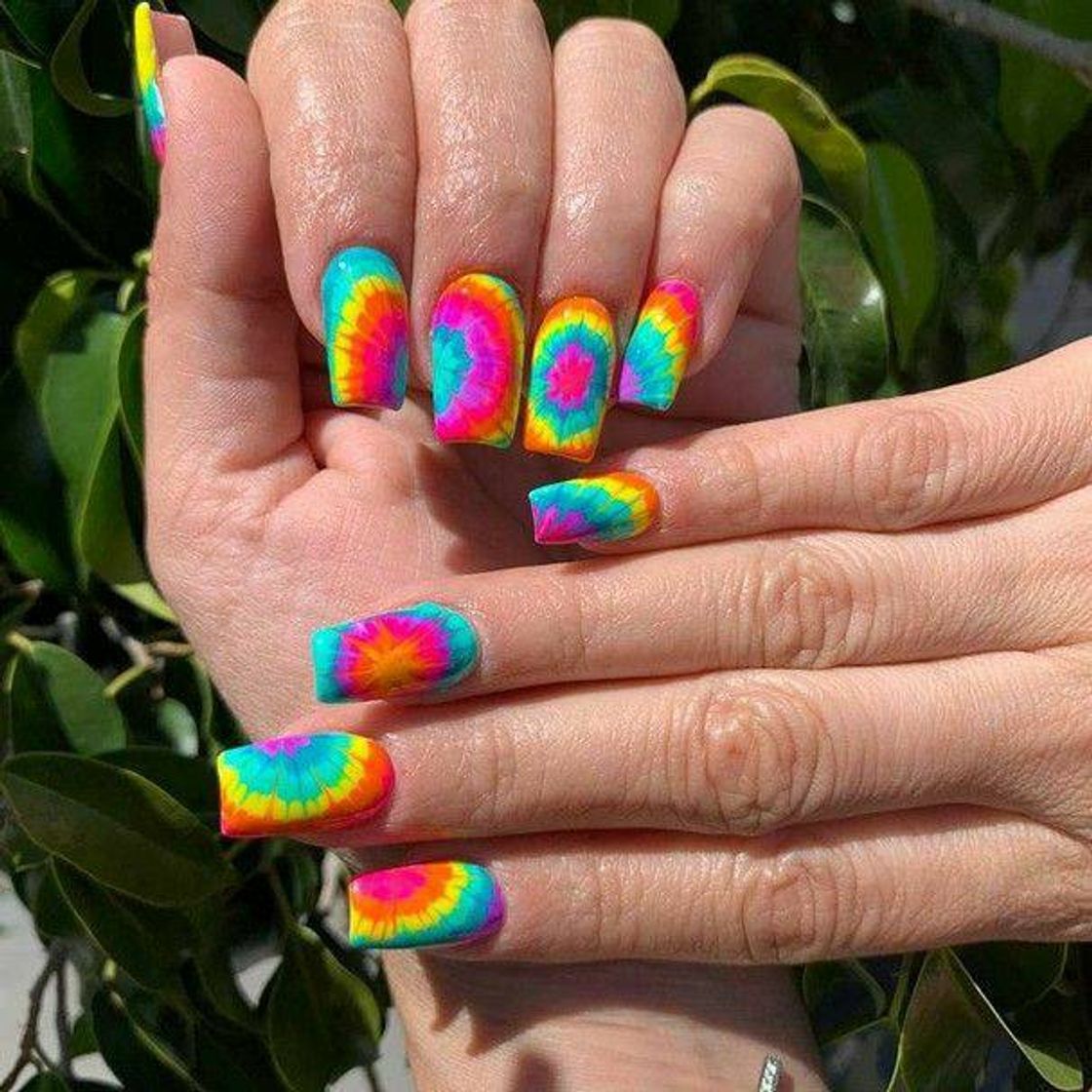 Moda unhas tie-dye 💅