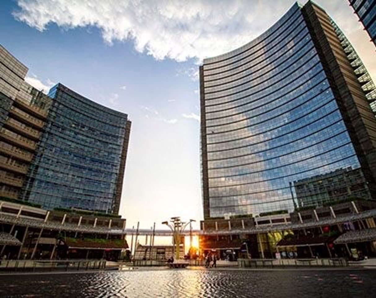 Place Piazza Gae Aulenti