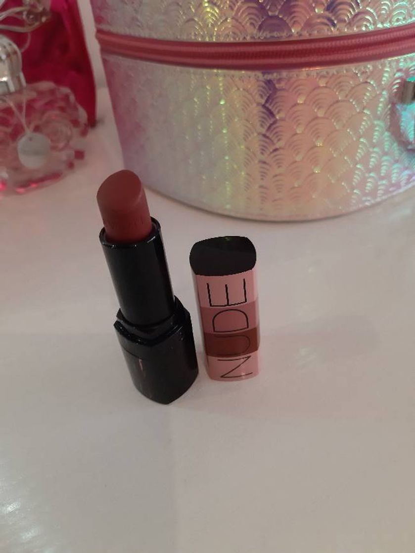 Place Avon true colour lipstick