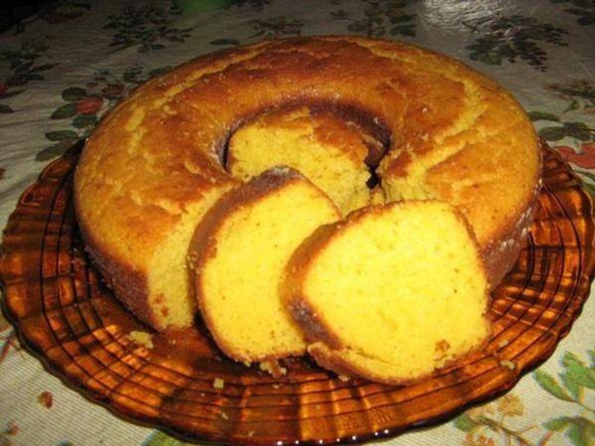 Broa de fubá com queijo ralado 