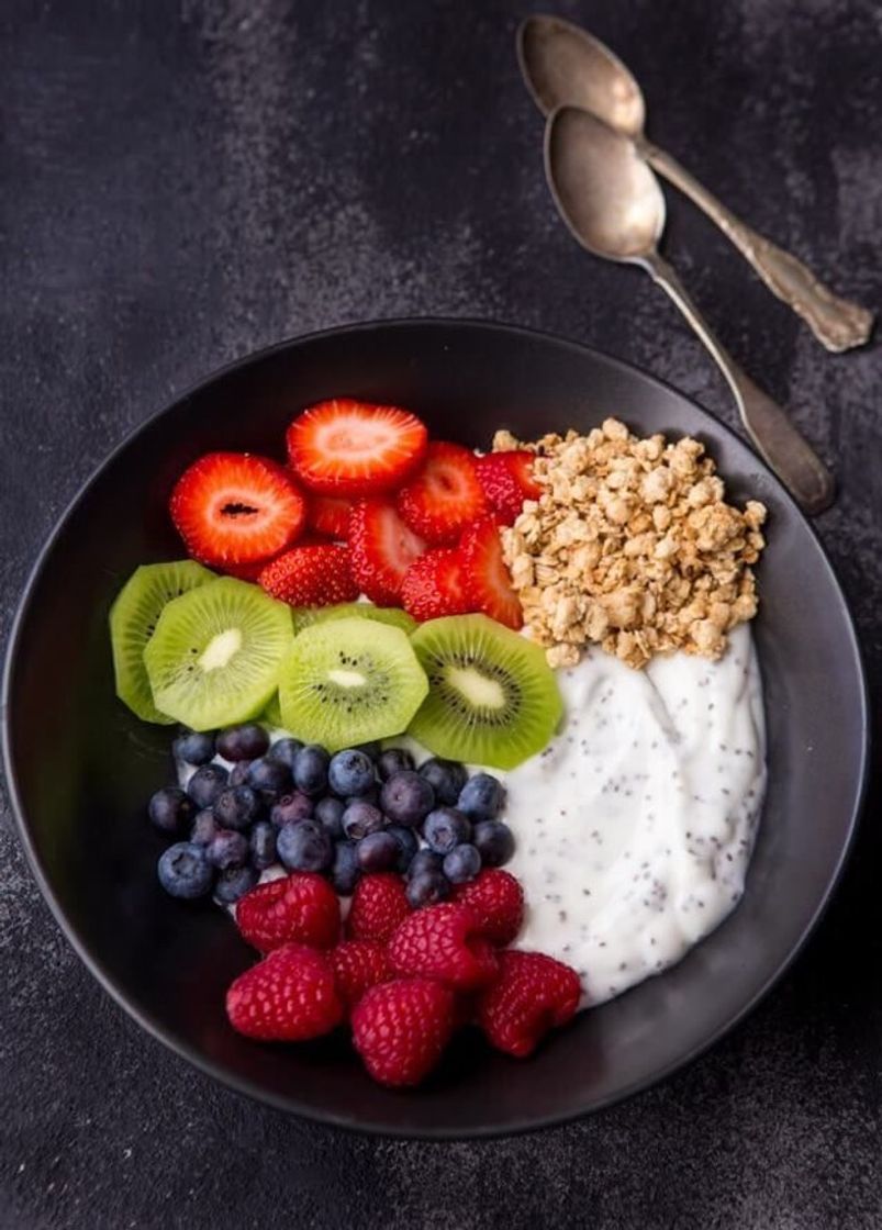 Moda chia yogurt breakfast bowl