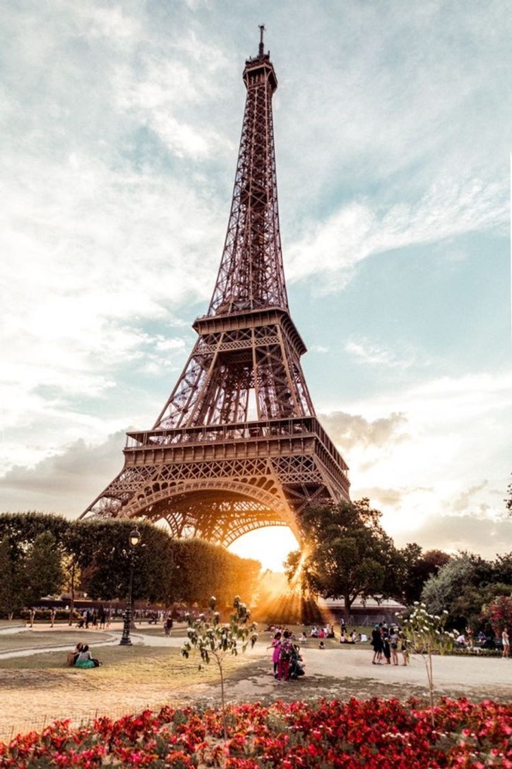 Place Eiffel Tower