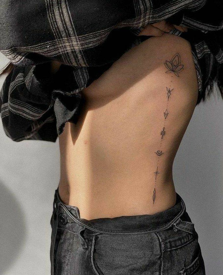 Social Tatto na costela