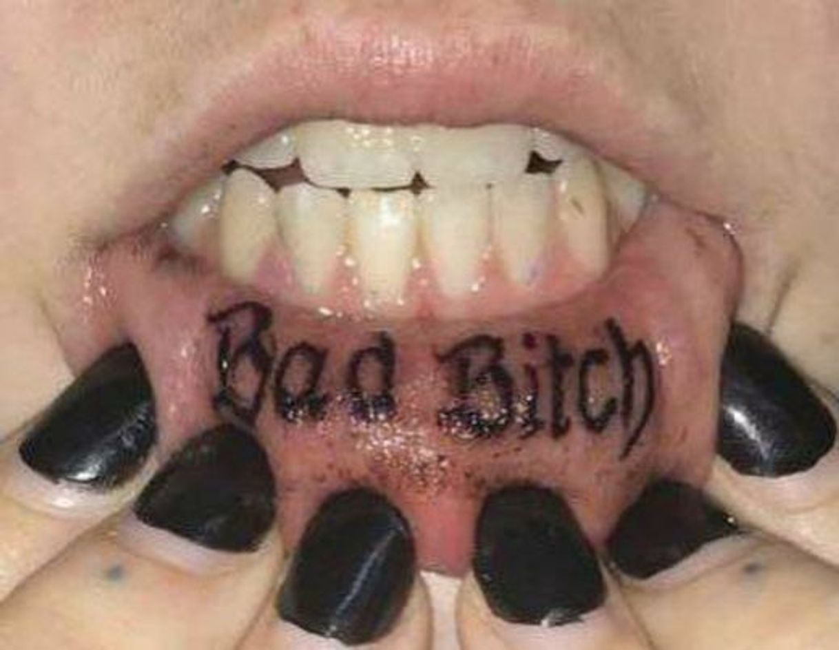 Fashion Tatuagem "bad b*tch"