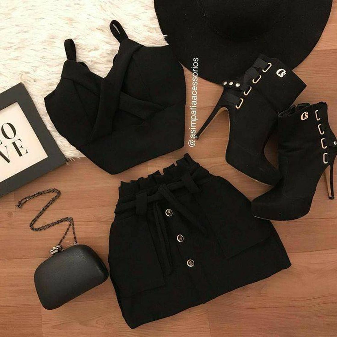 Moda Look perfeito para os amantes da cor preta assim como eu😍🖤