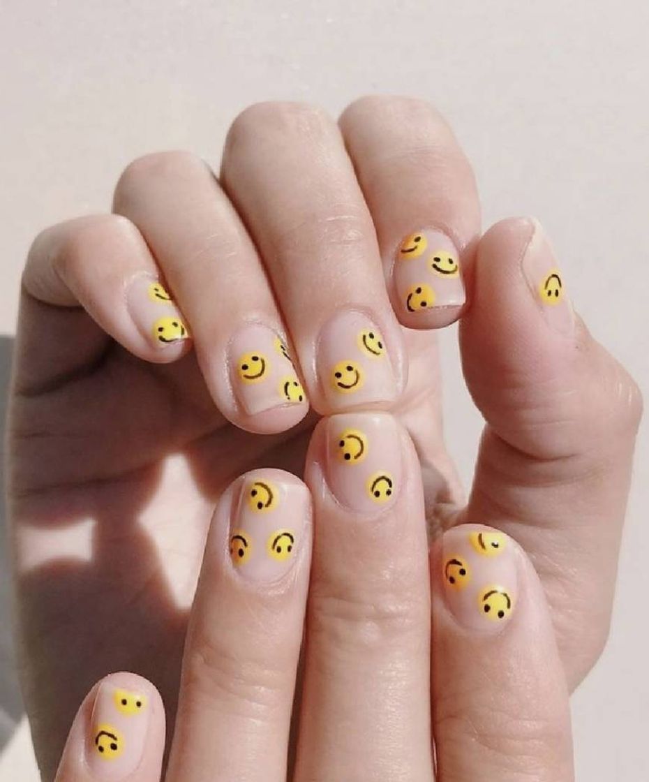 Moda nails smile