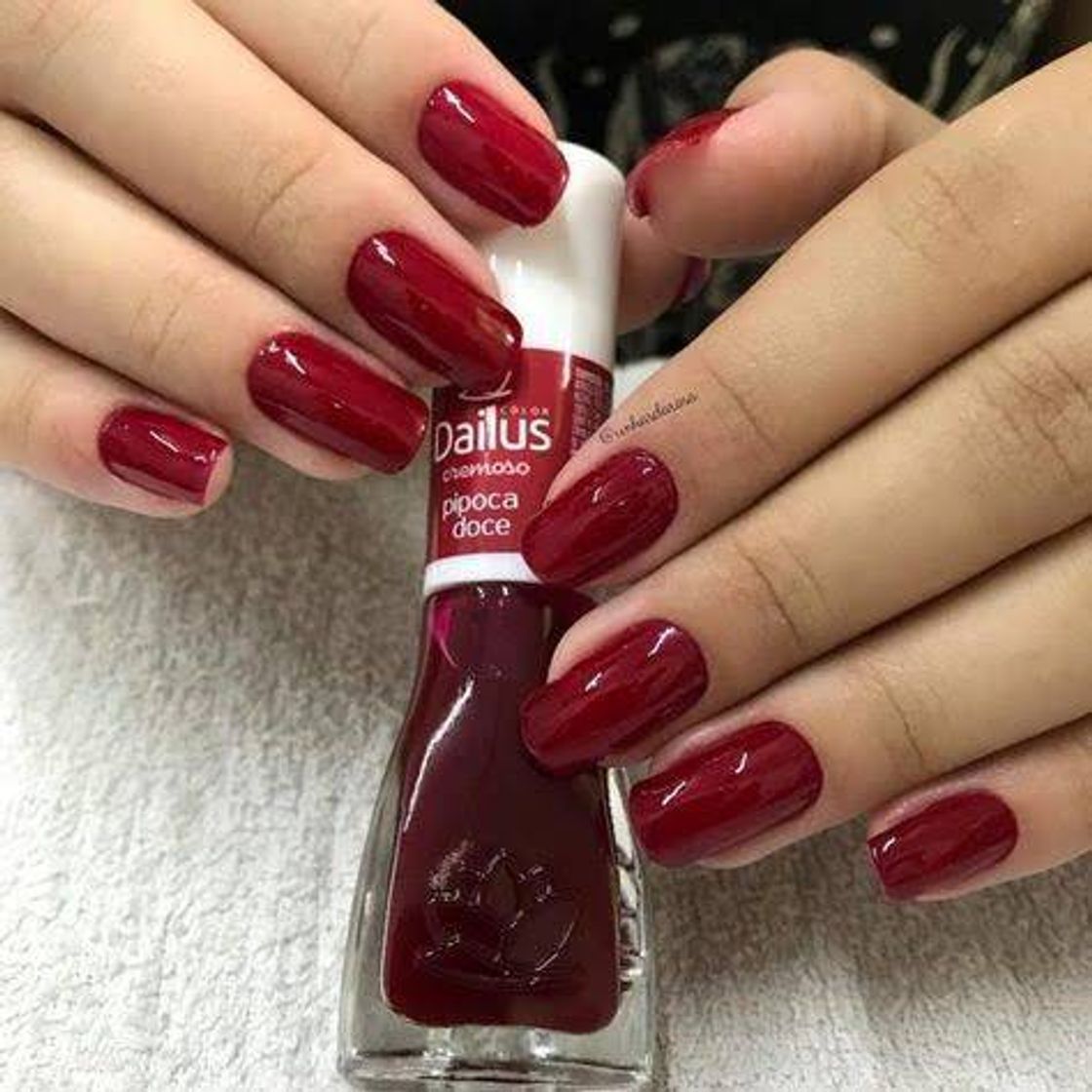 Moda Esmalte Cremoso 215 Pipoca Doce, Dailus, Vinho Escuro
