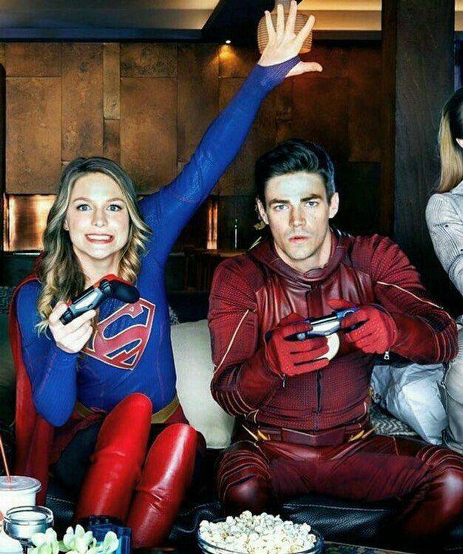 Social Flash e super girl