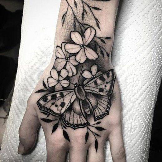 Tattoo na mão ✨