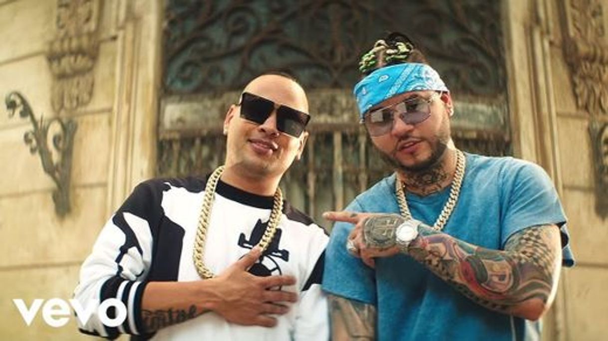 Moda Jacob Forever - Quiéreme (Official Music Video) ft. Farruko - YouTube