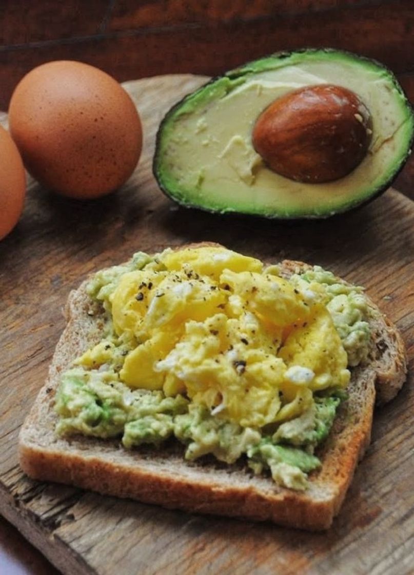 Moda Tostada de huevo con aguacate/palta