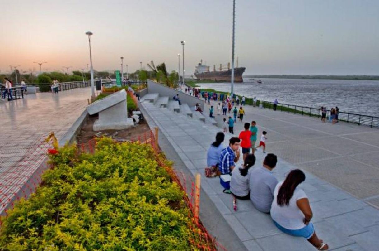 Lugar Malecón del río sector puerta de oro