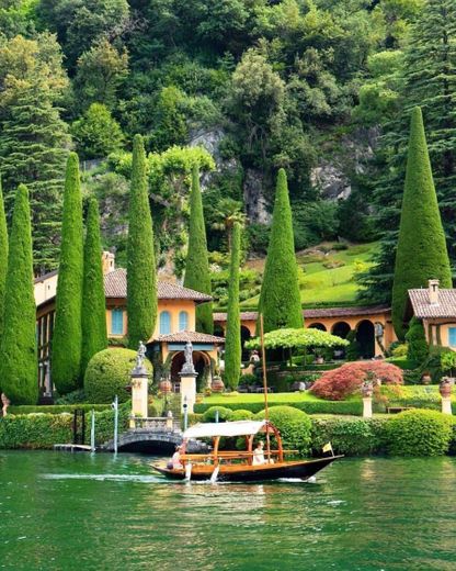 Villa La Casinella on Lake Como looks like a fairytale 💚💫