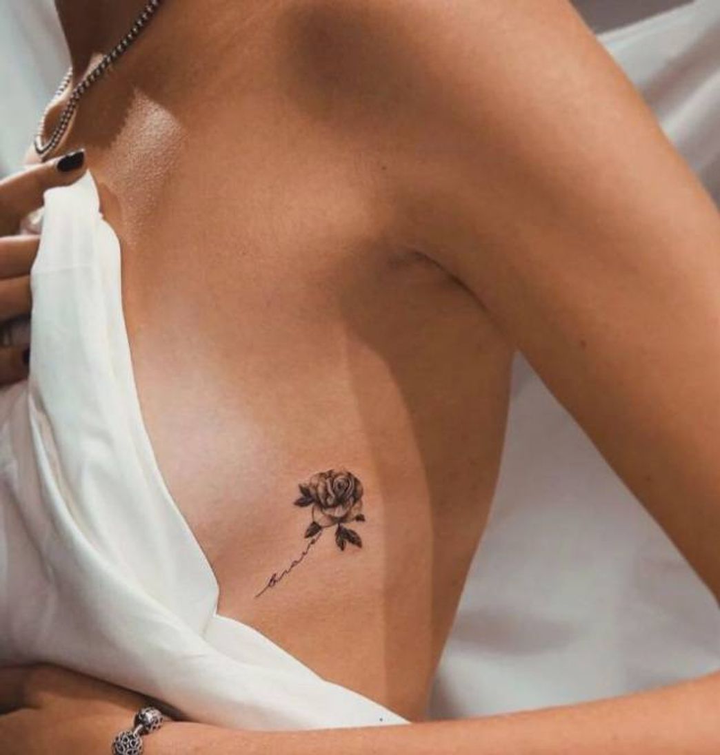 Social Tatuagem feminina e delicada 