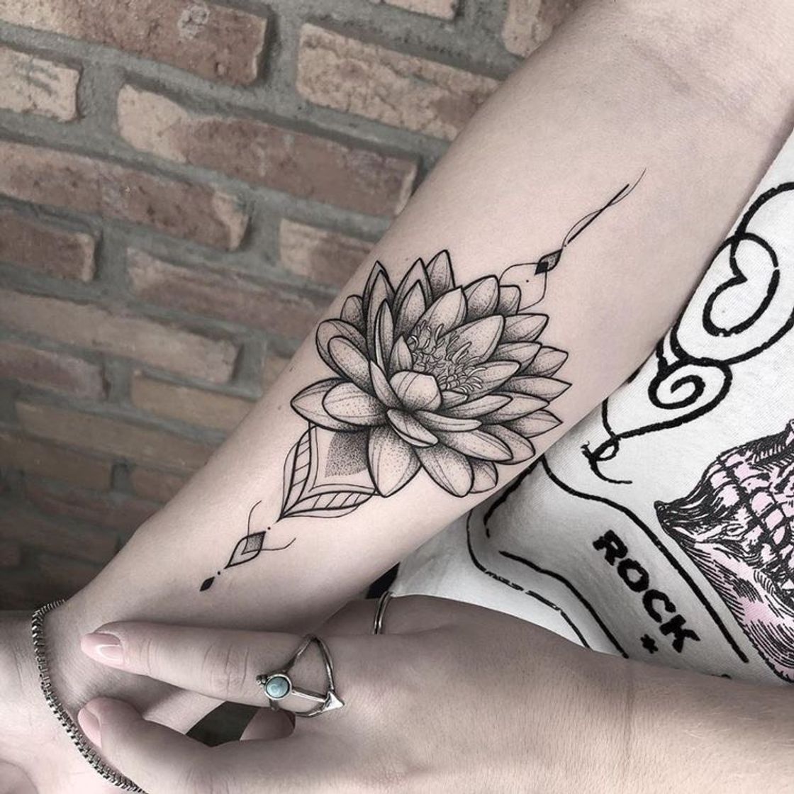 Moda Tatuagem flor de lótus 