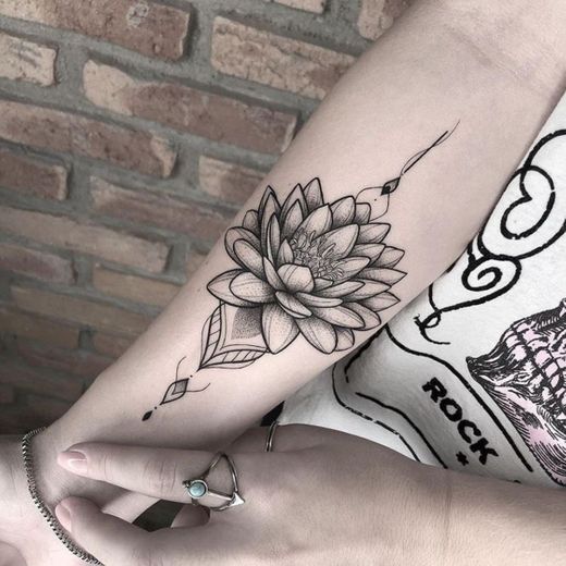 Tatuagem flor de lótus 