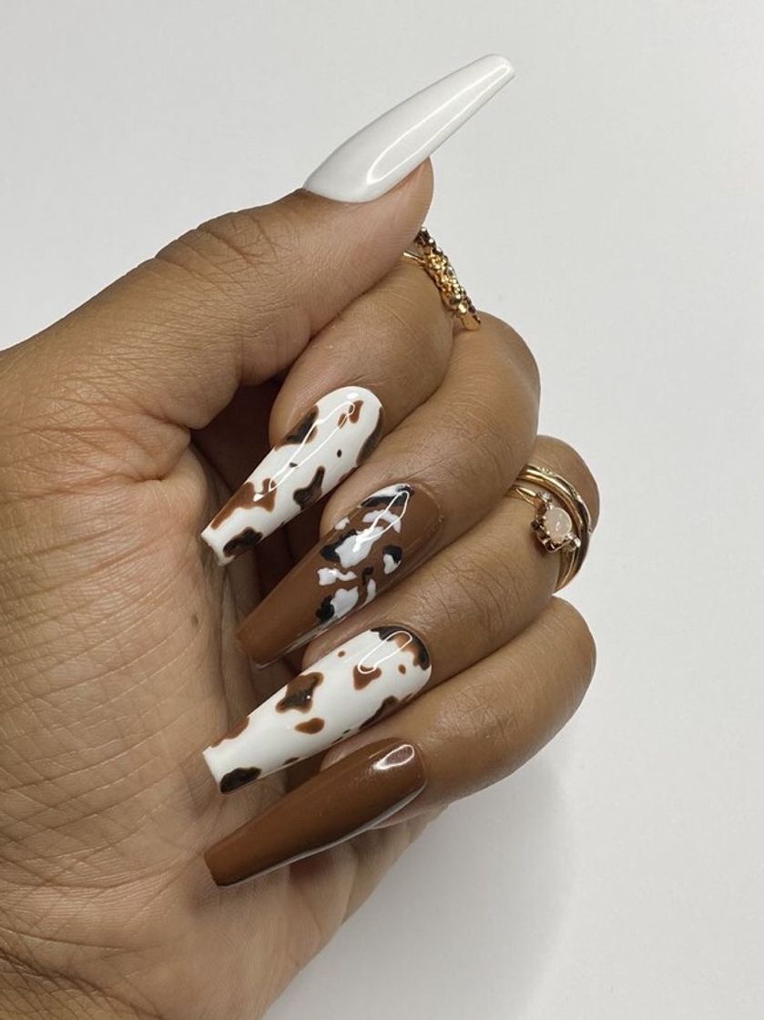 Moda Cow print nail 💅🏻