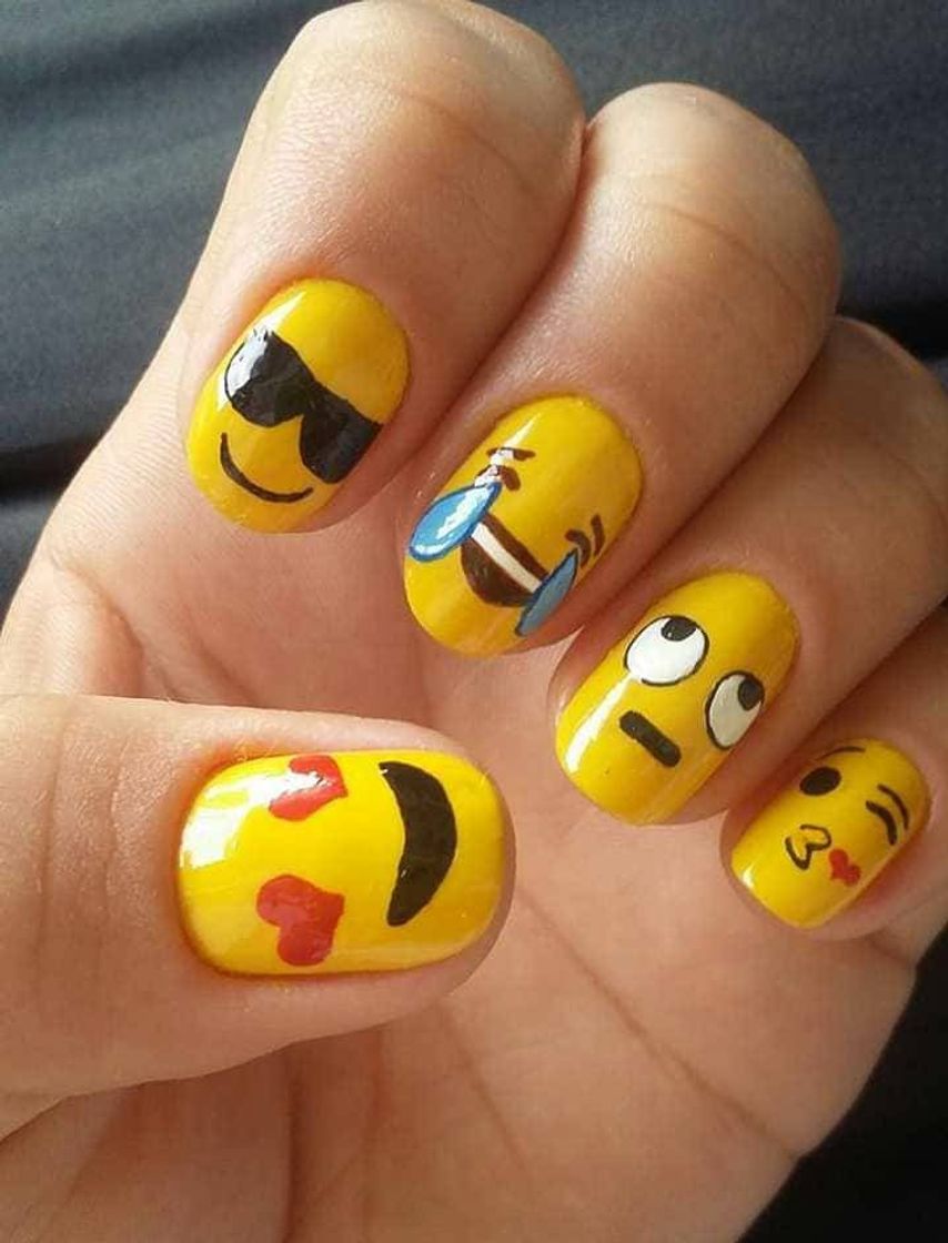 Moda Luciana Sousa | Facebook unhas de emoji