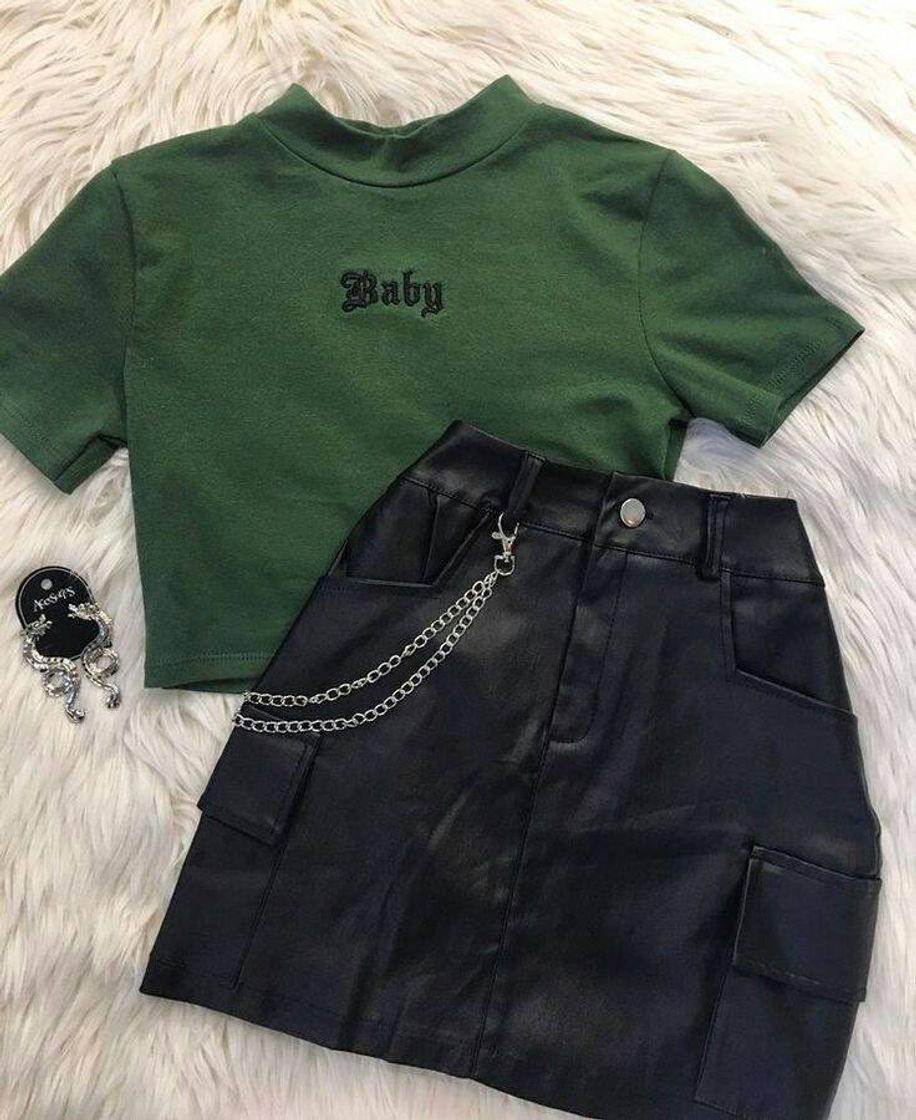 Fashion Saia preta justa e blusa verde curta💭❤