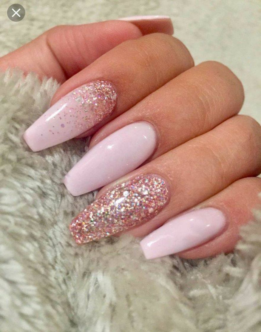 Moda Unha Rosa com glitter 