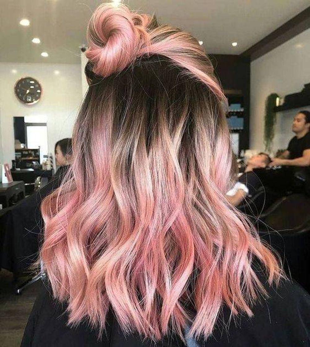 Moda Cabelo com mechas rosa