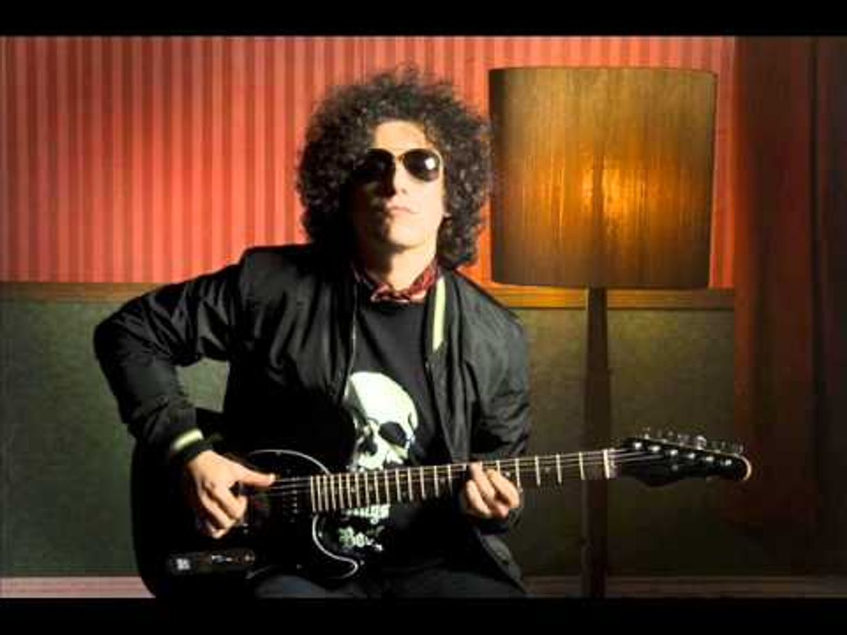 Music Mil horas - Andrés Calamaro - YouTube