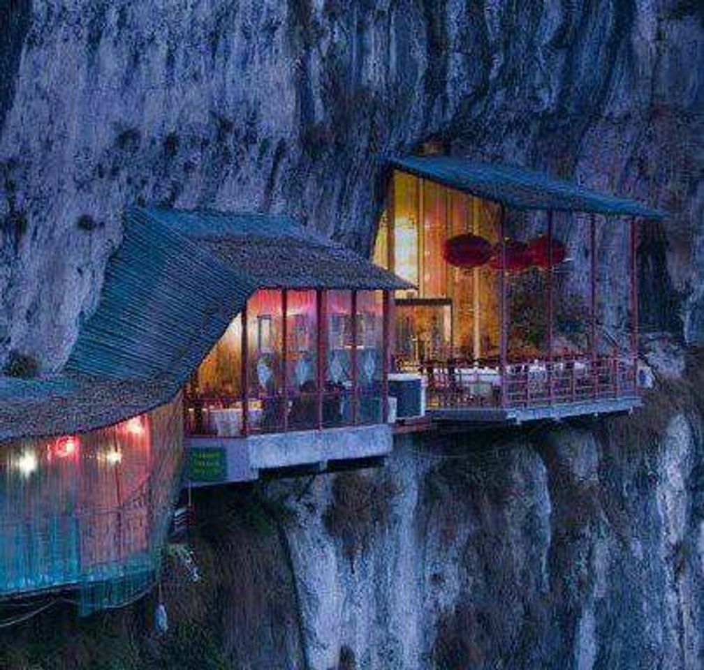 Lugares restaurante Sanyou, sobre o rio Chang Jiang, em Hubei, China