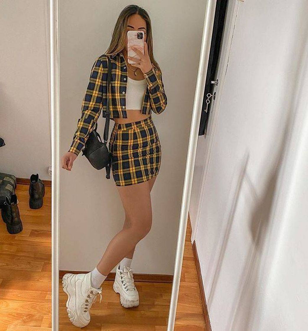 Moda Look com xadrez amarelo estilo Cher