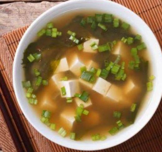 Receita da sopa de missô-shiru com tofu
