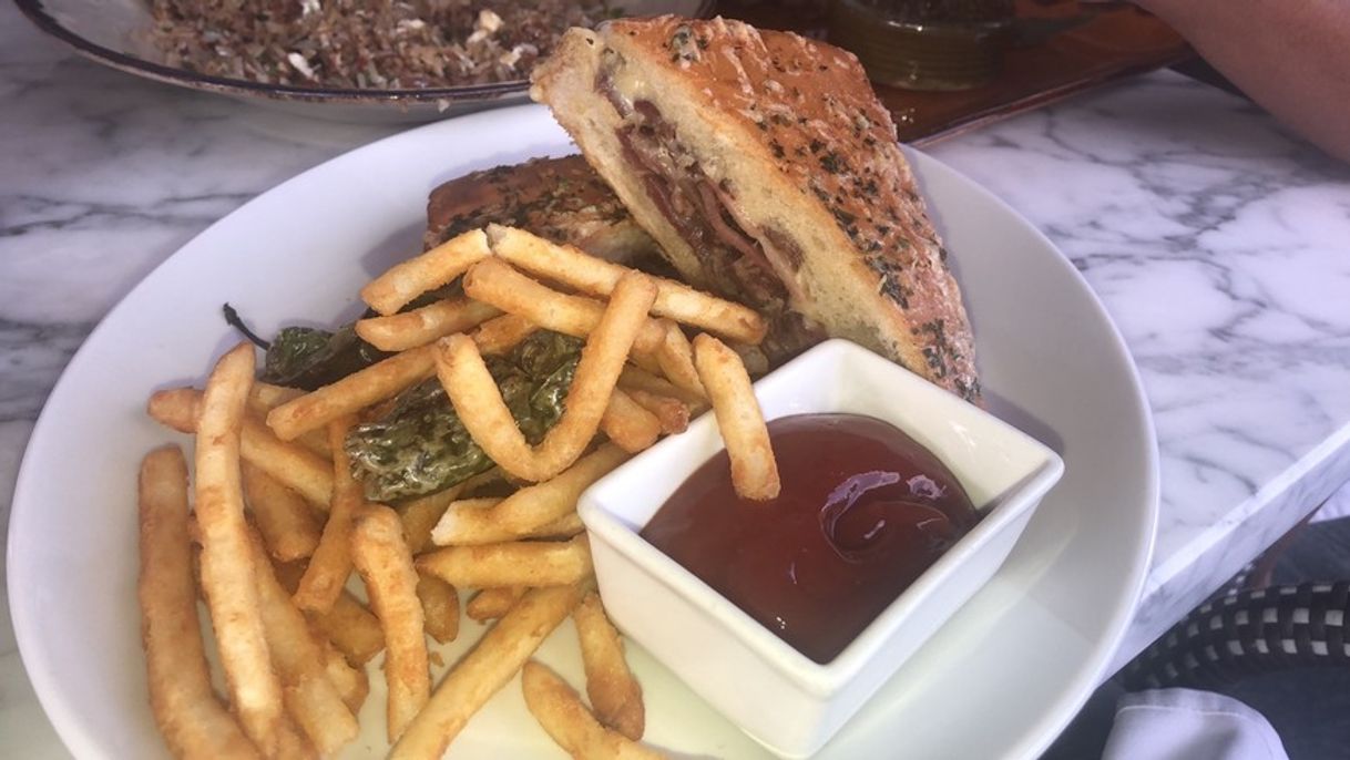 Restaurantes SBG Sophia's Bar & Grill