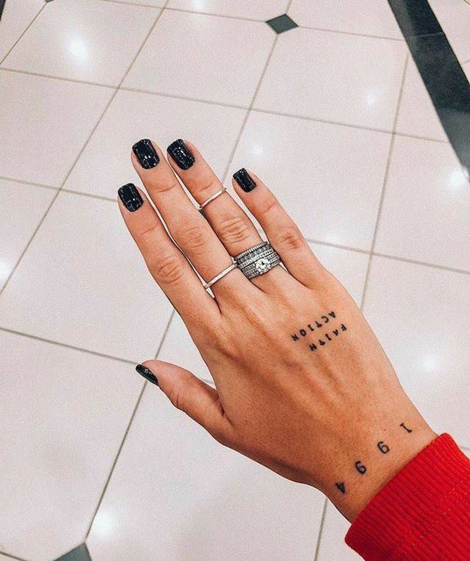 Fashion tattoo na mão 😍