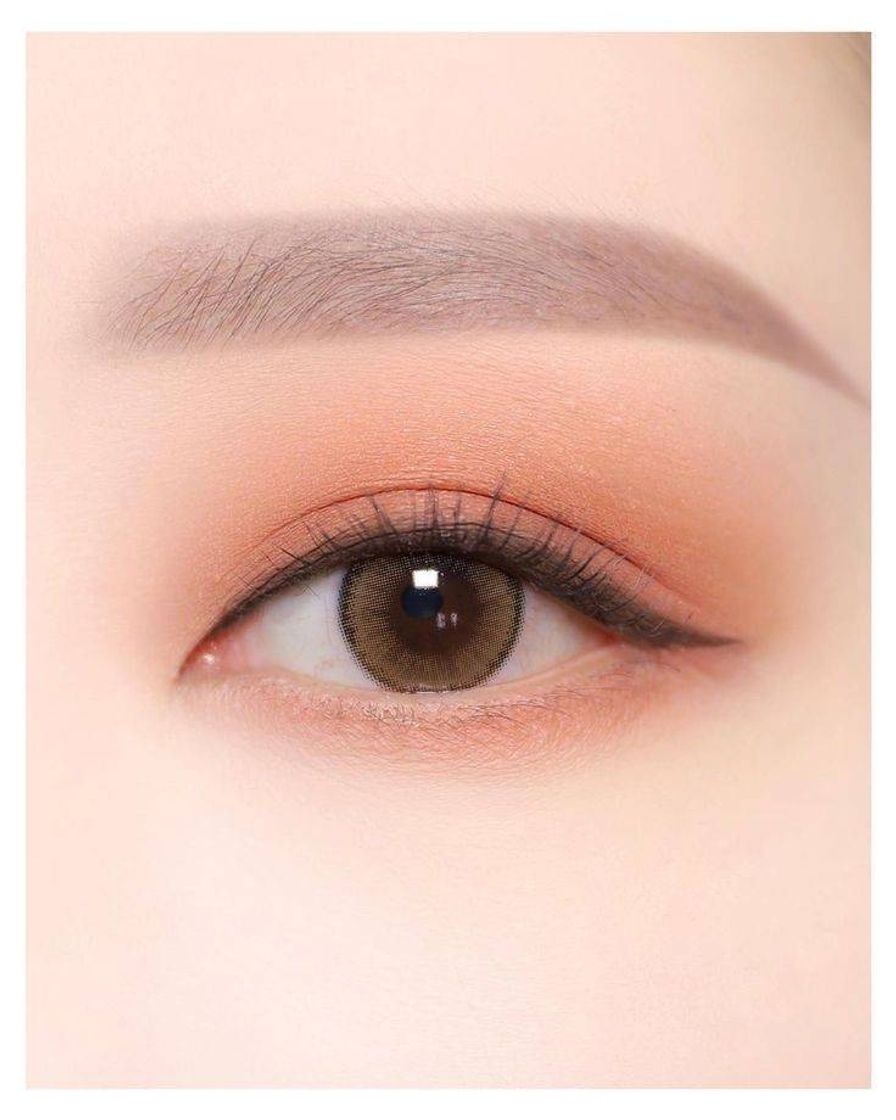 Fashion simple korean makeup.