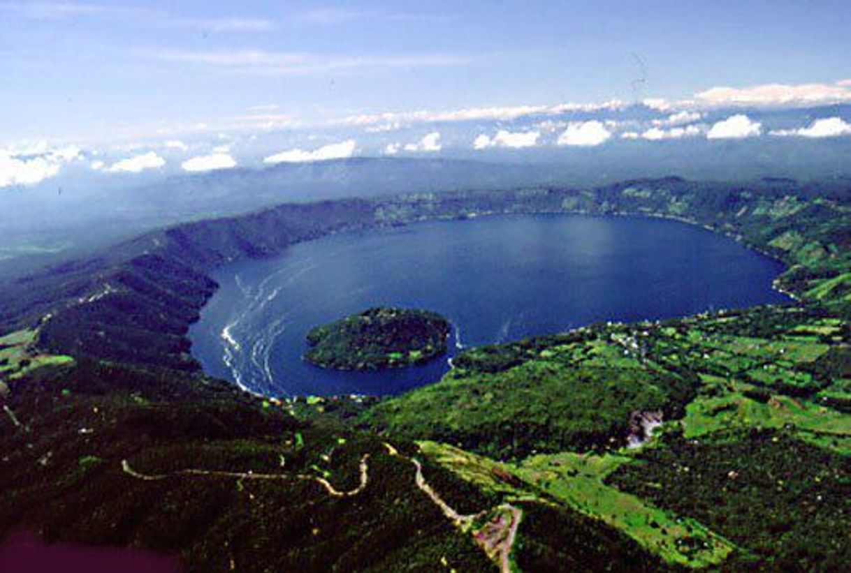 Places a lago de Güija