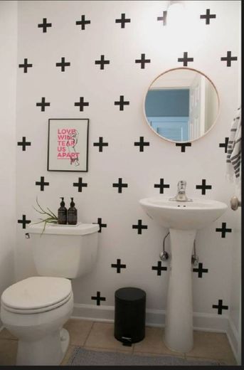 Banheiro simples e estiloso 
