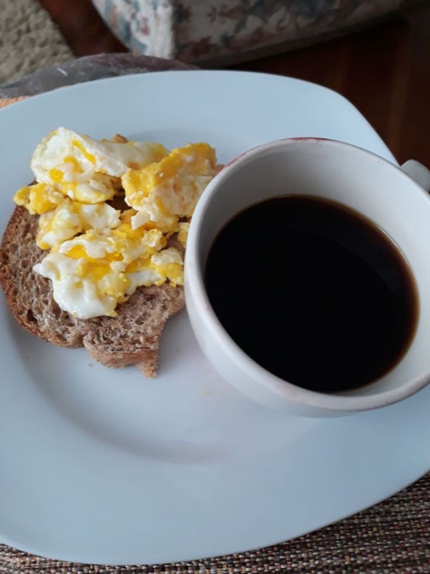 Moda Torrada de pão integral ovos e café ☕ 