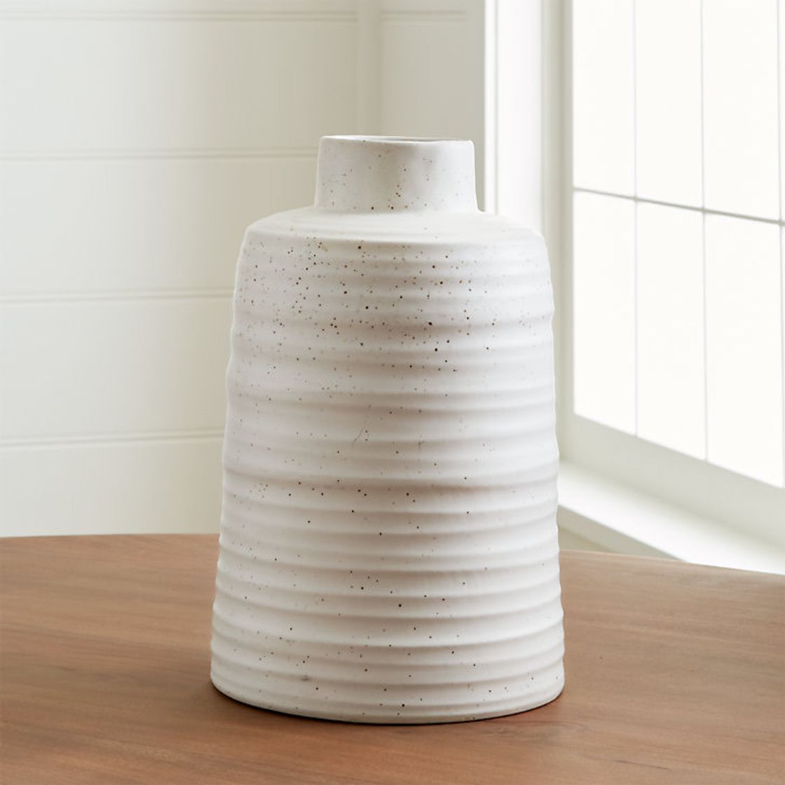 Producto Holden White Ribbed Vase