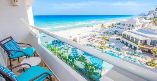 Panama Jack Resorts Cancun – All-Inclusive Resort