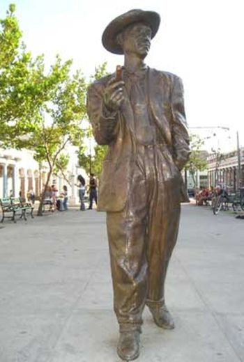 Estatua de Benny Moré