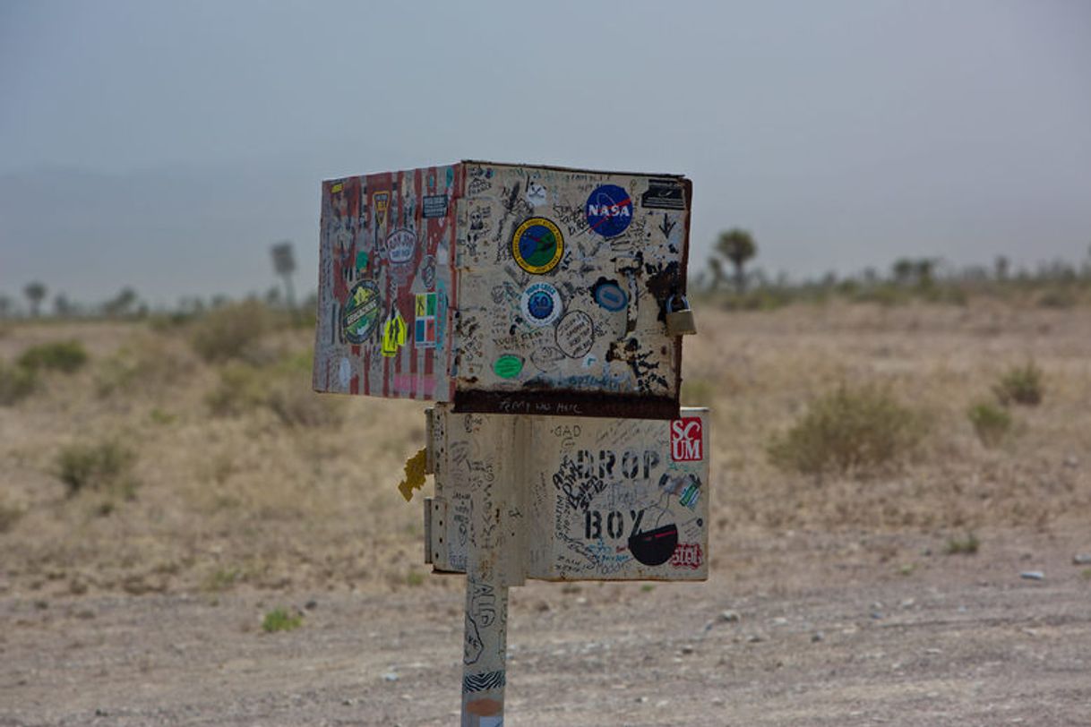 Lugar The Black Mailbox