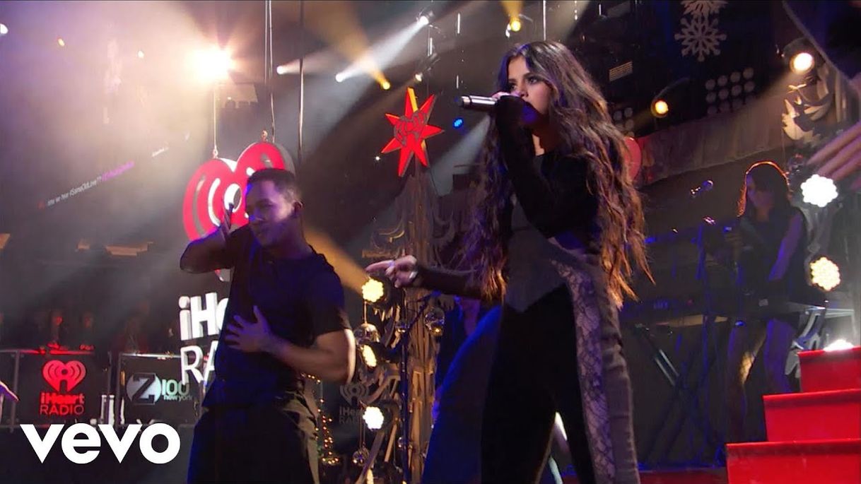 Moda Selena Gomez - Hands To Myself (Live from Jingle Ball 2015)