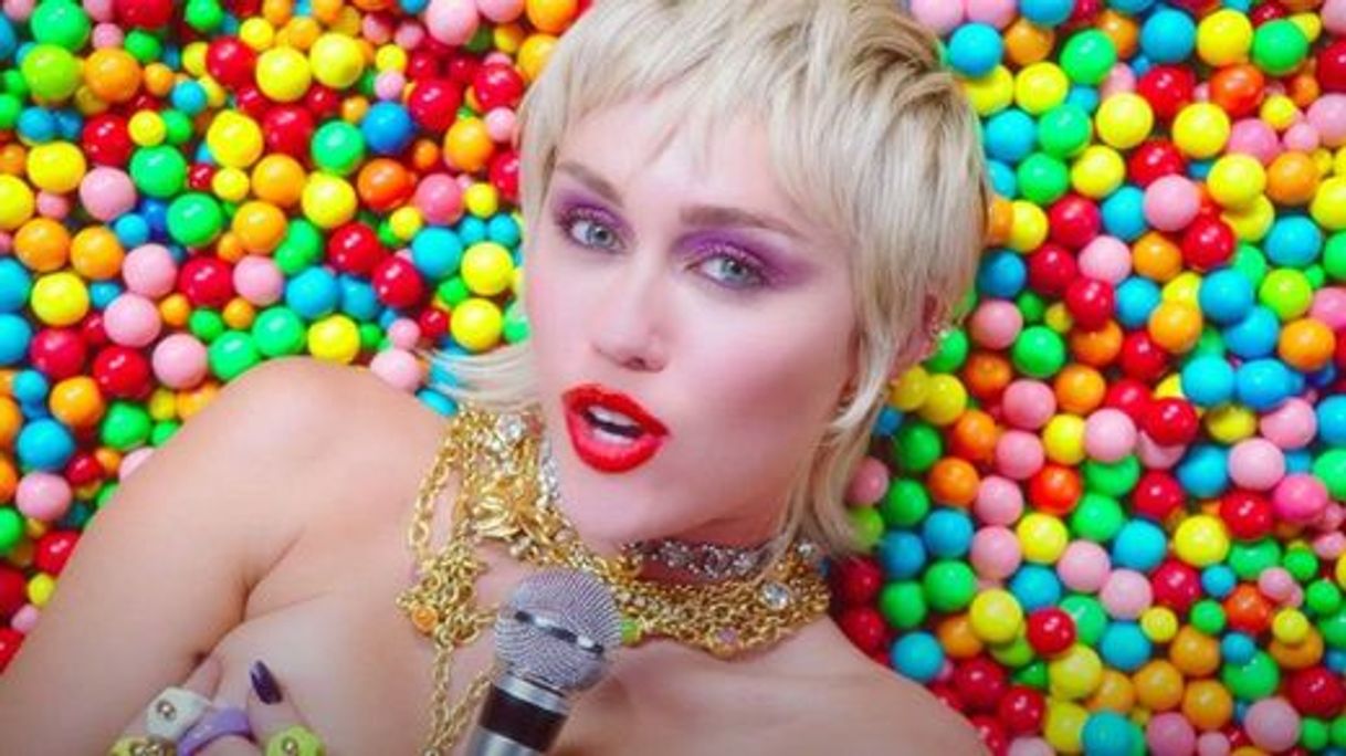 Moda Miley Cyrus - Midnight Sky (Official Video) - YouTube