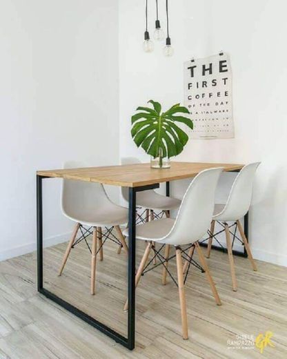 Mesa de jantar minimalista