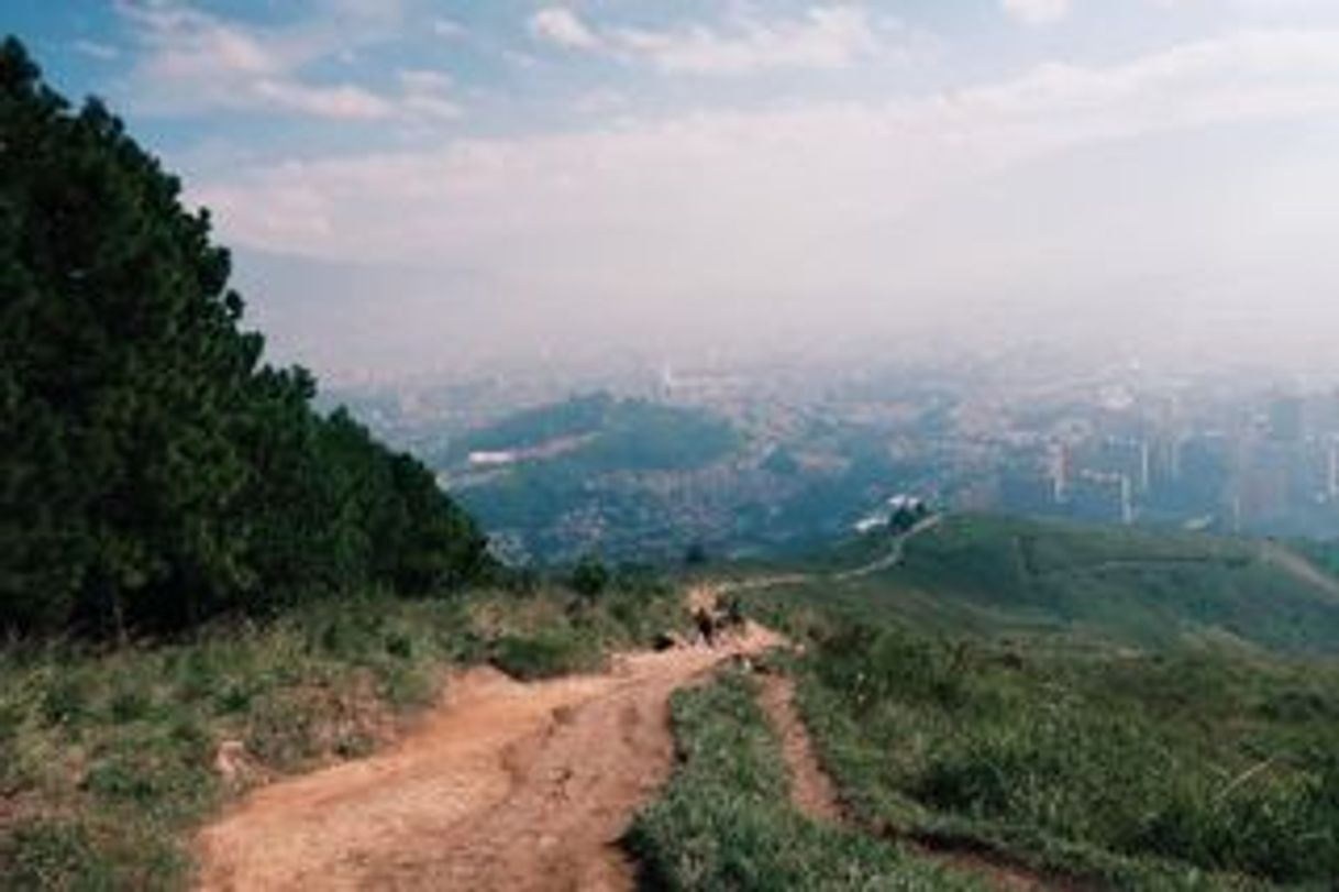 Lugar Cerro de Las Tres Cruces