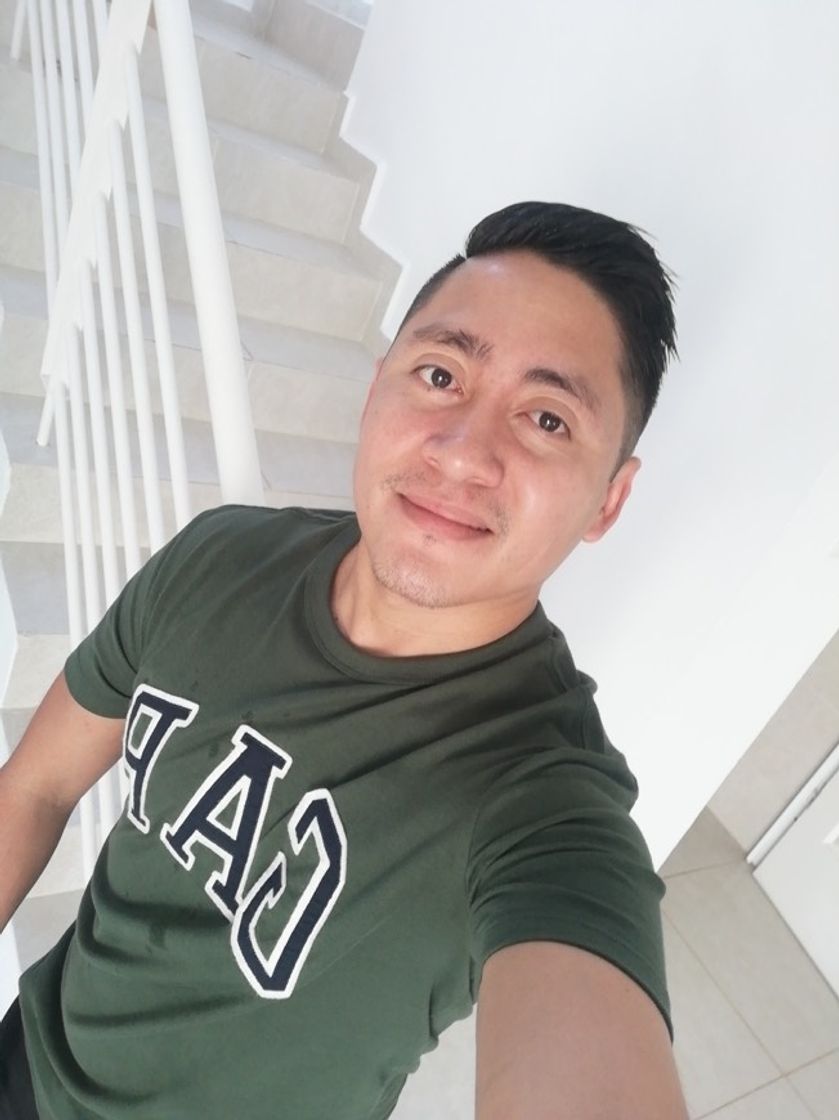 Playera logo lisa cuello redondo en GAP