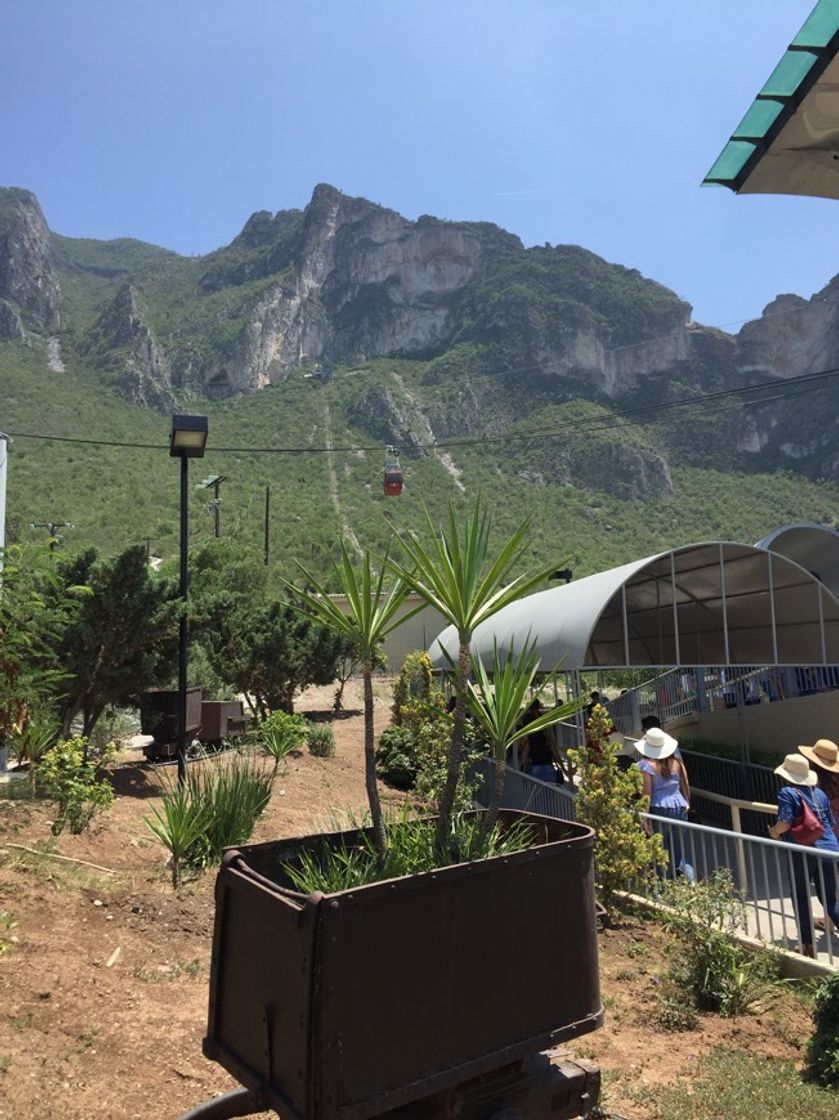 Lugar Grutas de García