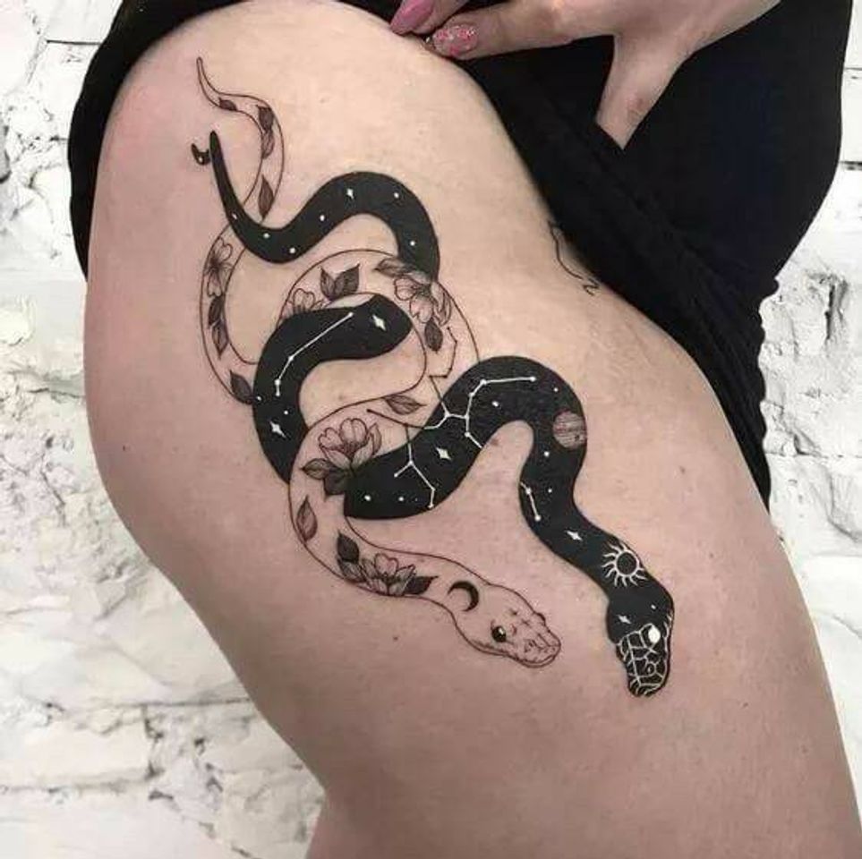 Moda Tattoo de cobras, preto e branco.